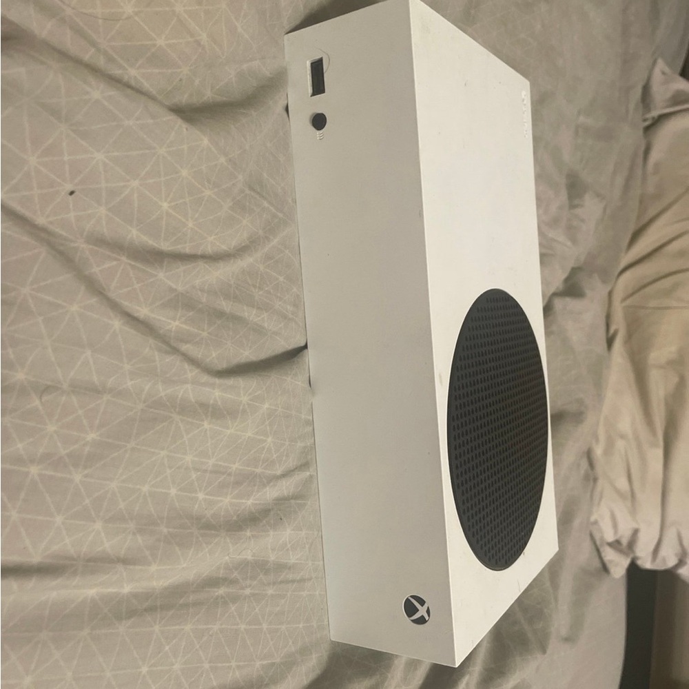 Xbox series s with power cord and controller